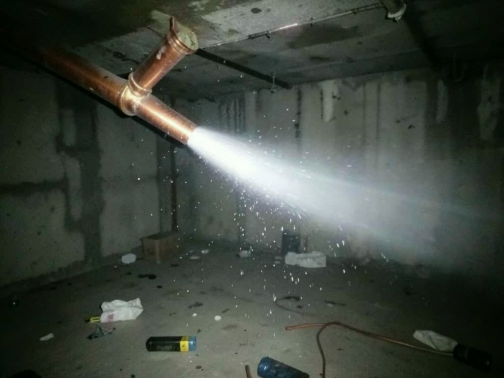 Burst pipe spraying in a dark room